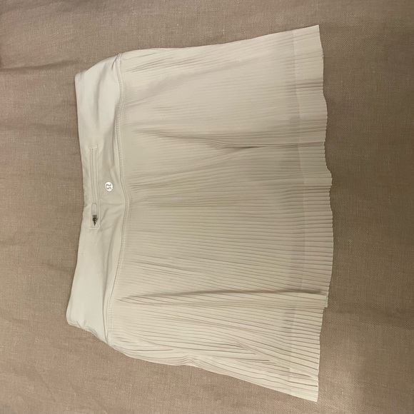 Lululemon tennis skirt. Size 6. Like new condition. From summer 2021. - Picture 2 of 2